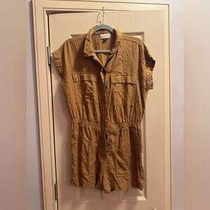 Universal Thread Camel romper